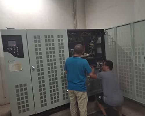 太原電視臺300KVA UPS維護及12V 200AH電池更換